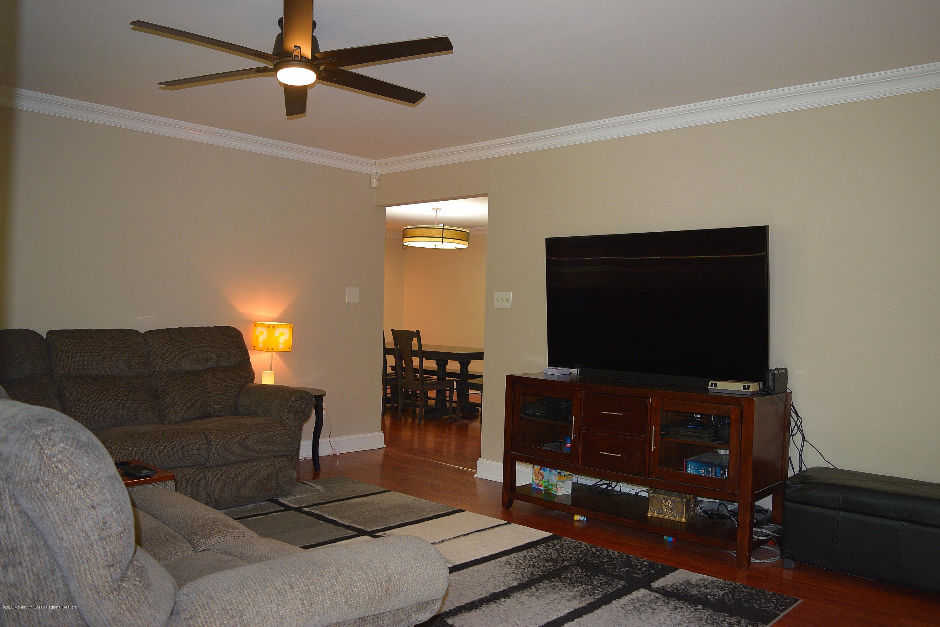 14 Ashford Road Jackson, NJ 08527 - Photo 3 of 17 Hardwood floors!