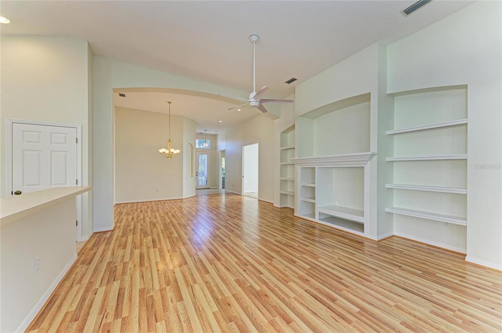 6710 Pebble Beach Way Lakewood Ranch, FL 34202 - Photo 12 of 63 Gallery Image 12