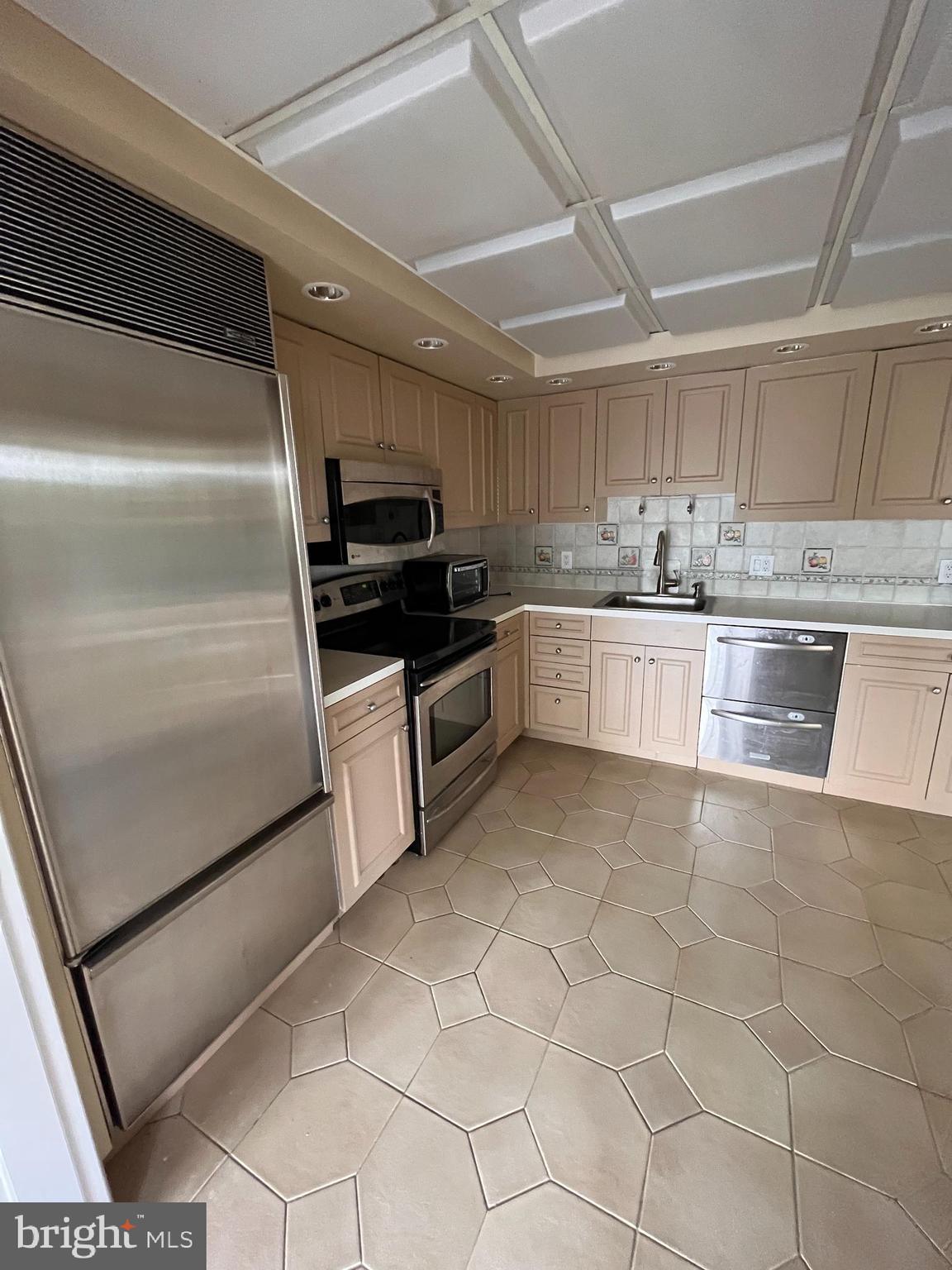 1840 Frontage Road, Unit 302 Cherry Hill, NJ 08034 - Photo 18 of 52 Kitchen