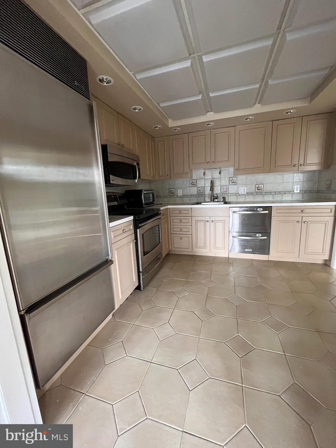 1840 Frontage Road, Unit 302 Cherry Hill, NJ 08034 - Photo 19 of 52 Kitchen