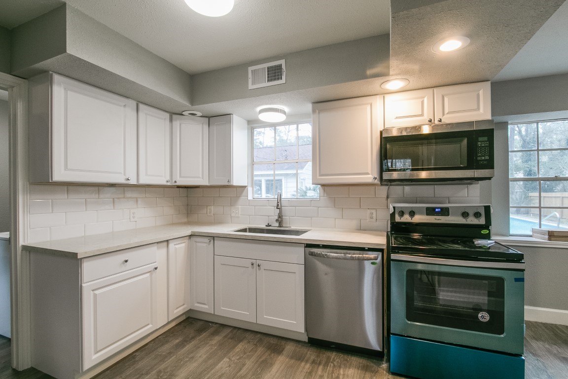 6106 Morningcrest Court Spring, TX 77389 - Photo 7 of 39