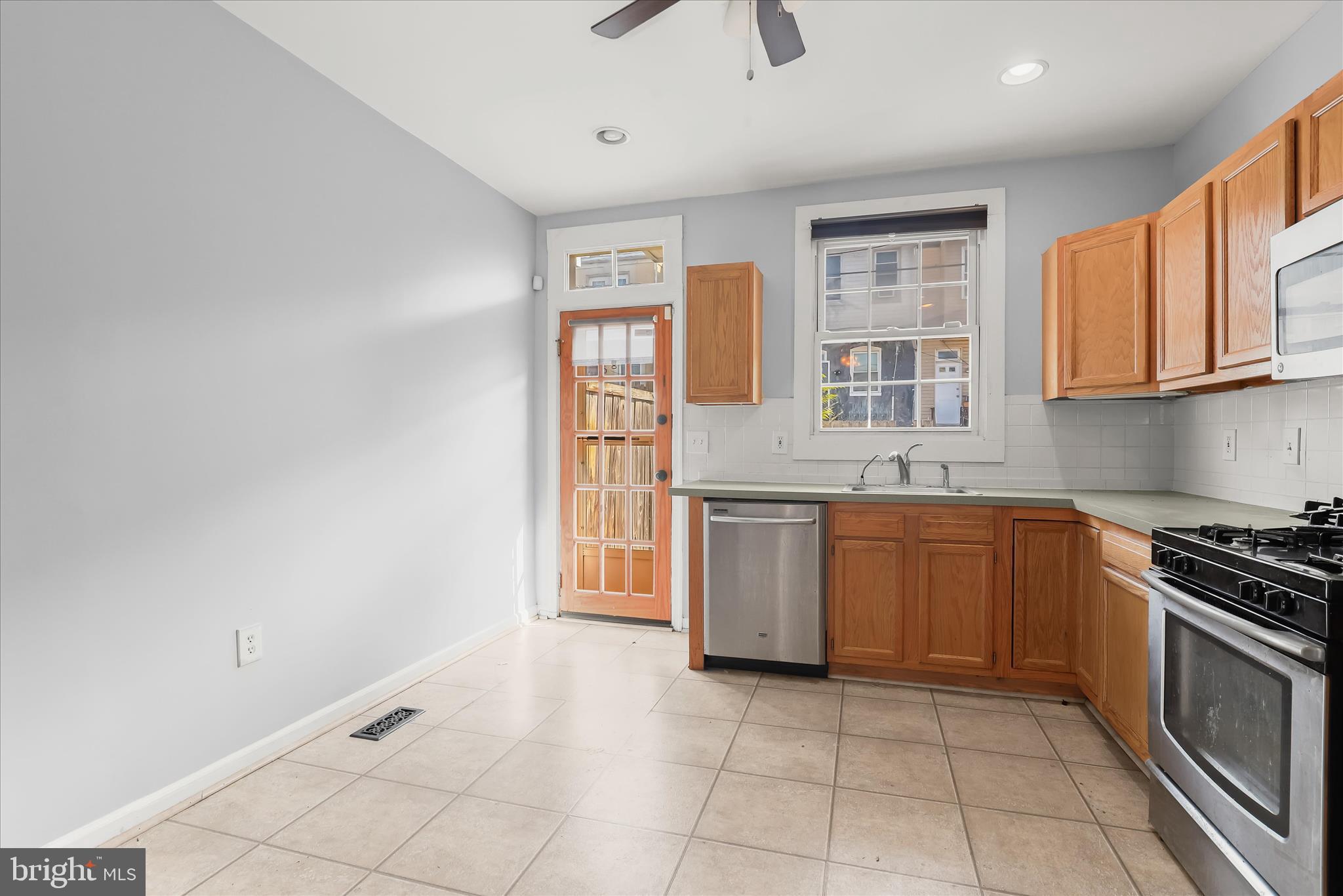 517 South Macon Street Baltimore, MD 21224 - Photo 14 of 38 Kitchen