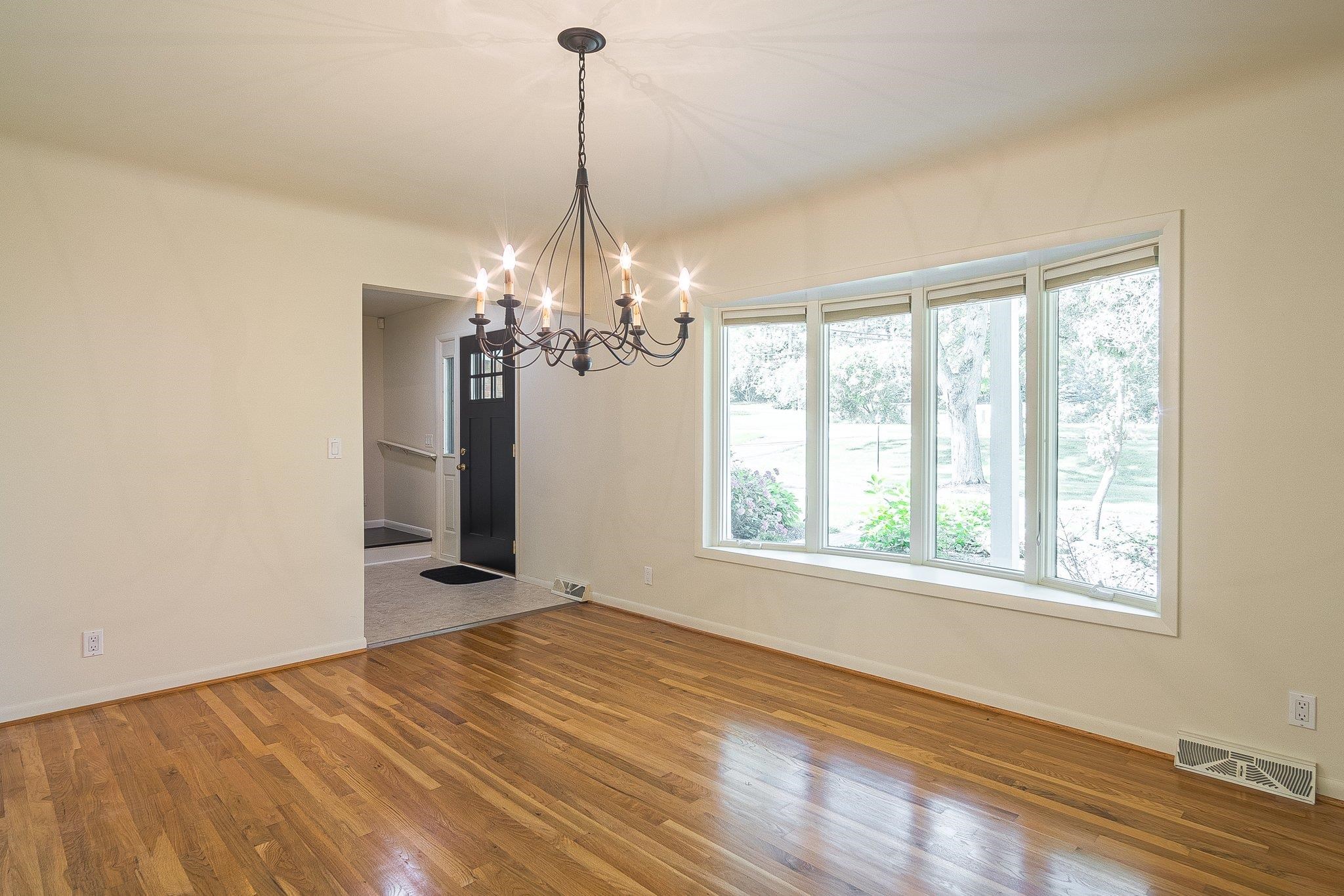 1136 Brewster Road Rochester, MI 48306 - Photo 9 of 45 50122688-8.JPG