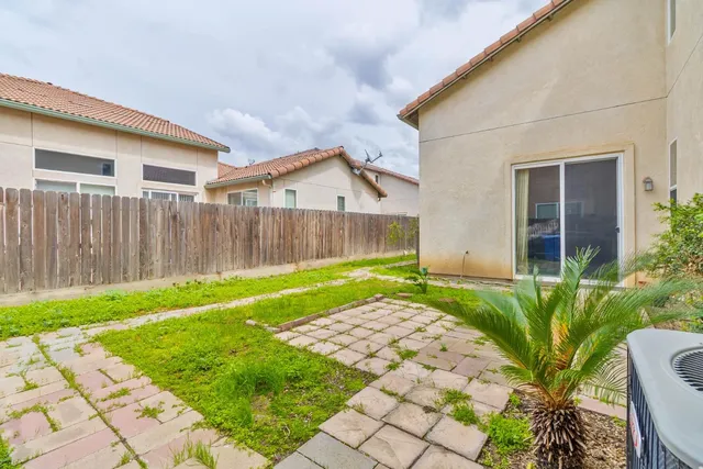 $384,900 | 1744 West Dali Way, Hanford, CA 93230