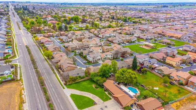 $384,900 | 1744 West Dali Way, Hanford, CA 93230