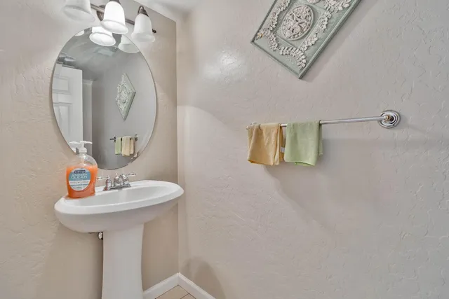 $384,900 | 1744 West Dali Way, Hanford, CA 93230