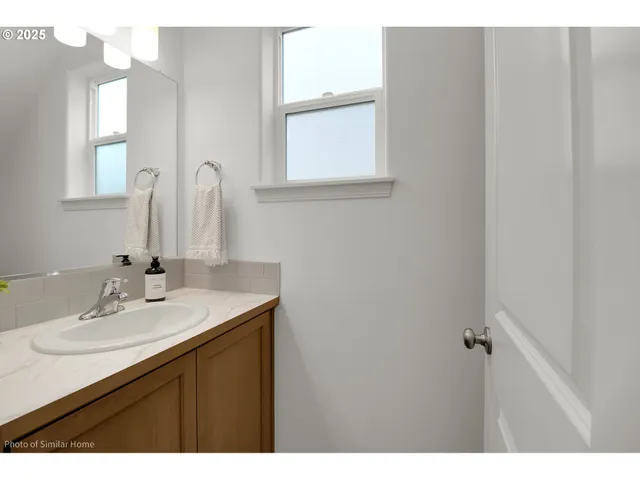 a en suite bathroom with a toilet