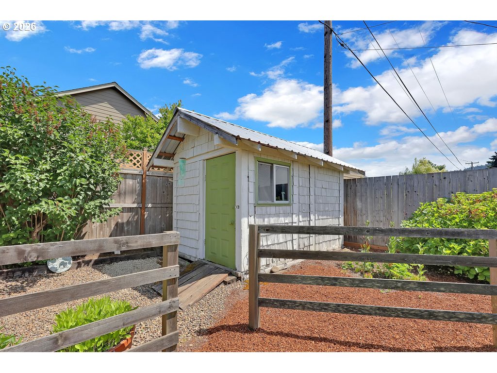 1027 Longridge Drive Springfield, OR 97478 - Photo 36 of 43