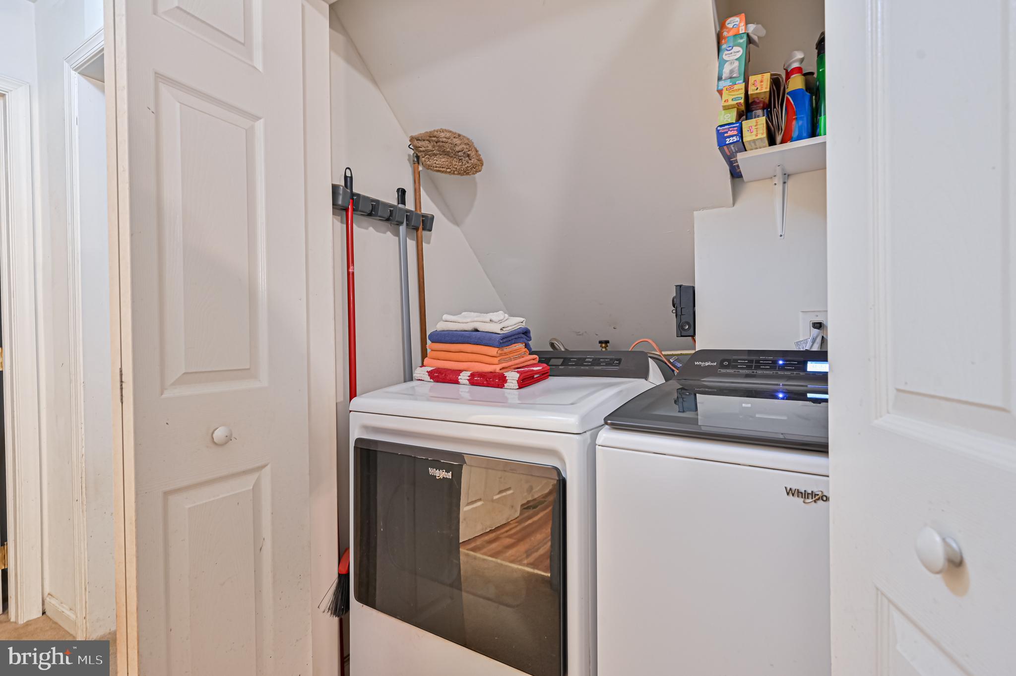421 Evergreen Road Millville, NJ 08332 - Photo 11 of 26 a utility room with dryer and washer
