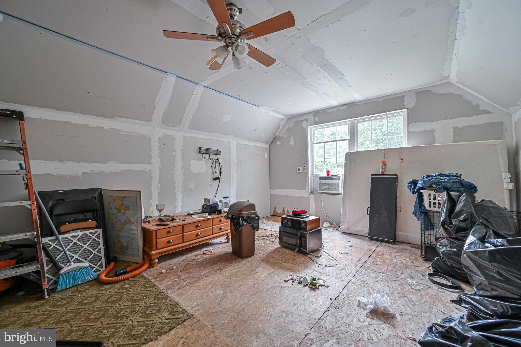 421 Evergreen Road Millville, NJ 08332 - Photo 15 of 26 a living room with furniture a flat screen tv and a ceiling fan
