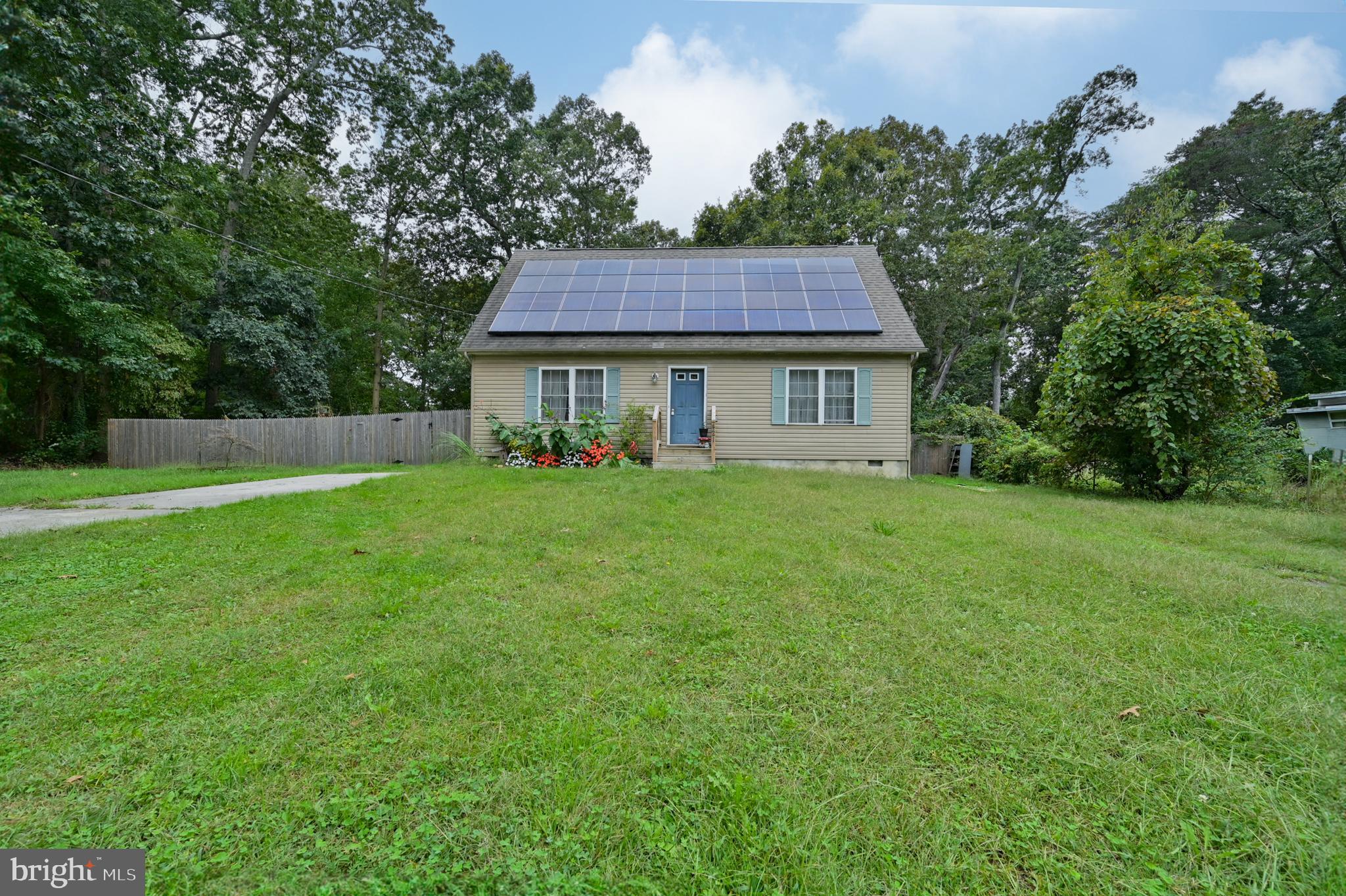 421 Evergreen Road Millville, NJ 08332 - Photo 19 of 26 a house view with a garden space