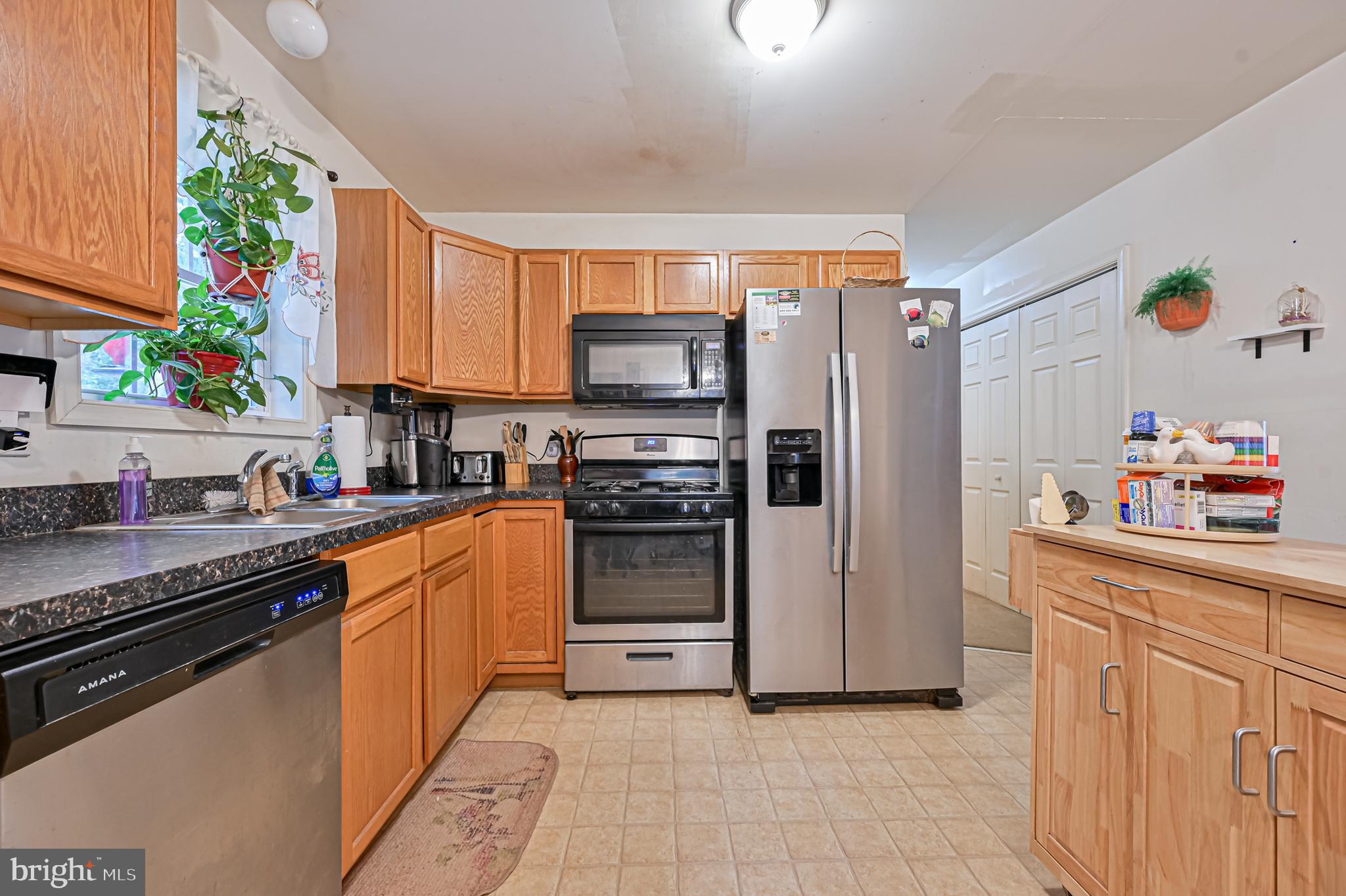 421 Evergreen Road Millville, NJ 08332 - Photo 4 of 26 a kitchen with granite countertop a refrigerator and a stove top oven