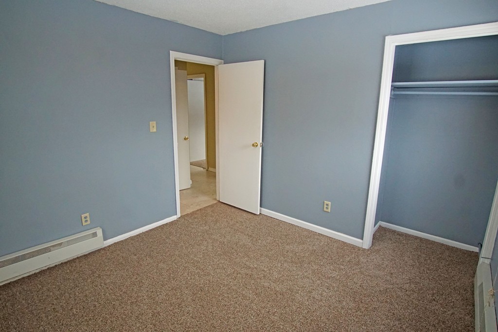 40 Old Farm Road Springfield, MA 01119 - Photo 14 of 16 an empty room with closet area