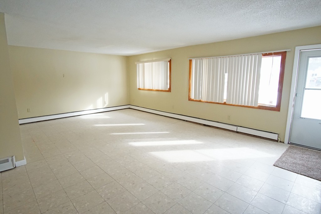 40 Old Farm Road Springfield, MA 01119 - Photo 3 of 16 an empty room with windows