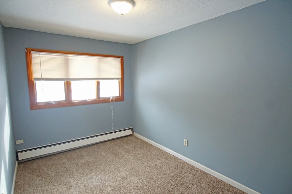 40 Old Farm Road Springfield, MA 01119 - Photo 8 of 16 an empty room with a window