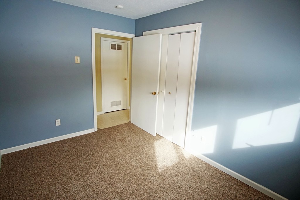 40 Old Farm Road Springfield, MA 01119 - Photo 9 of 16 a view of an empty room