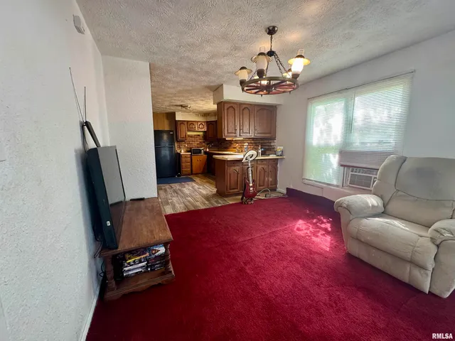 $39,000 | 212 West Sylvia Avenue, Christopher, IL 62822