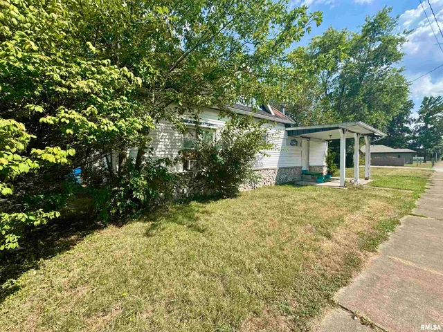 $39,000 | 212 West Sylvia Avenue, Christopher, IL 62822