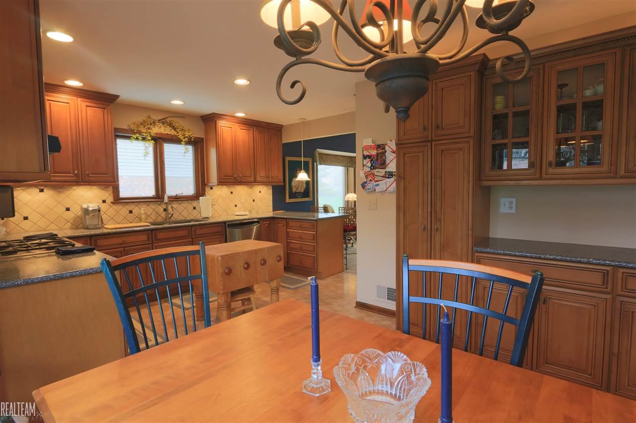 639 Lockport Road Rochester, MI 48307 - Photo 7 of 30 31318466-6.JPG
