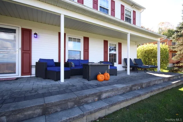 a view of a house with backyard and porch