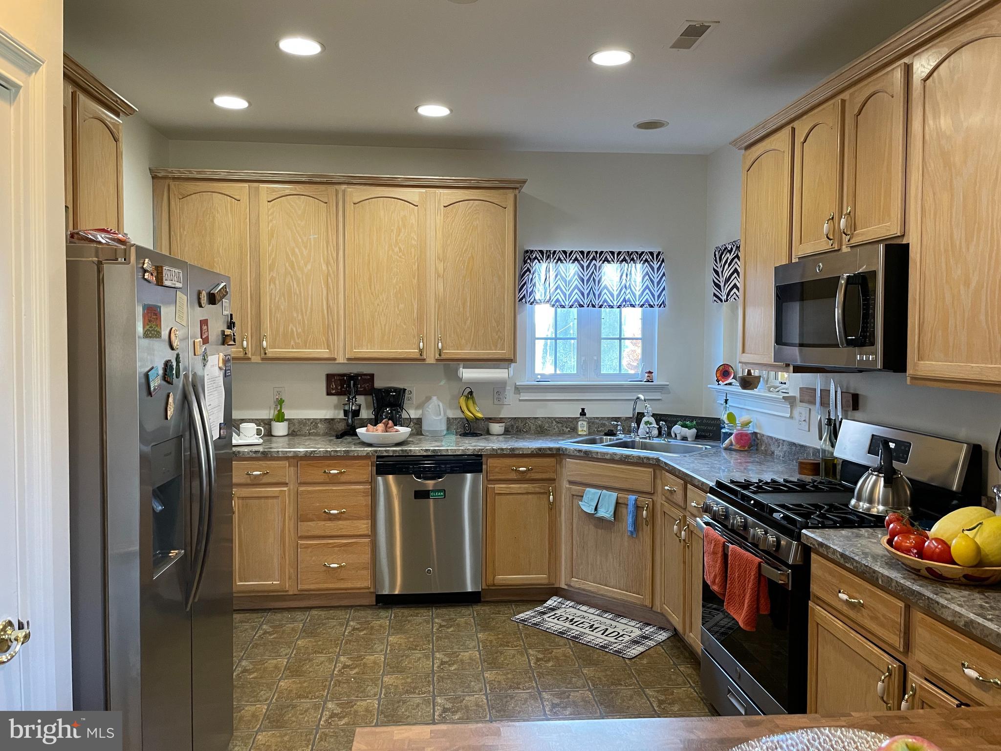 8 Hemlock Lane Sicklerville, NJ 08081 - Photo 10 of 35