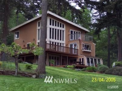 2005 Lancaster Road Freeland, WA 98249 - Photo 1 of 1 a front view of a house with garden