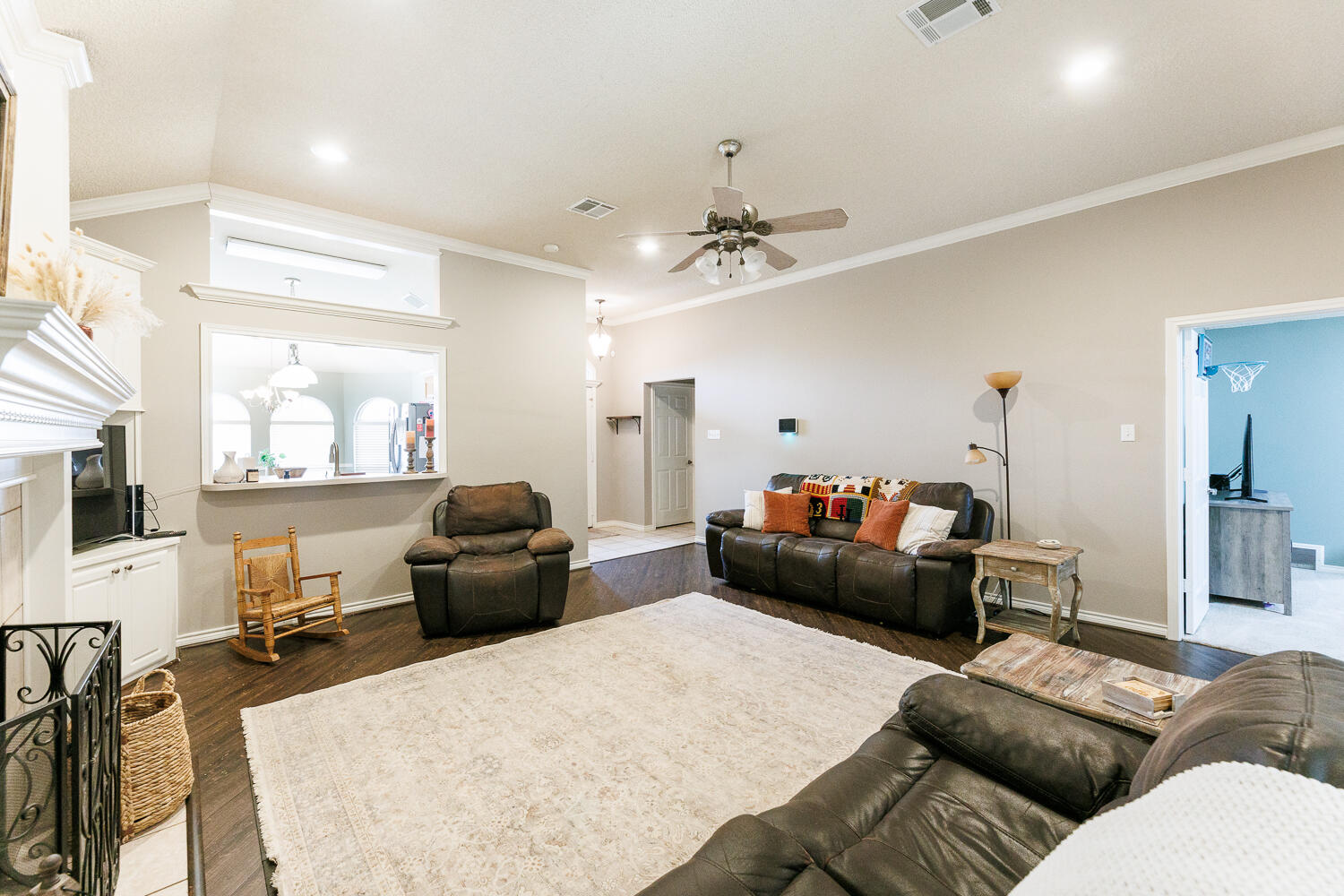 5504 101st Street Lubbock, TX 79424 - Photo 22 of 50 a living room with furniture and a large window