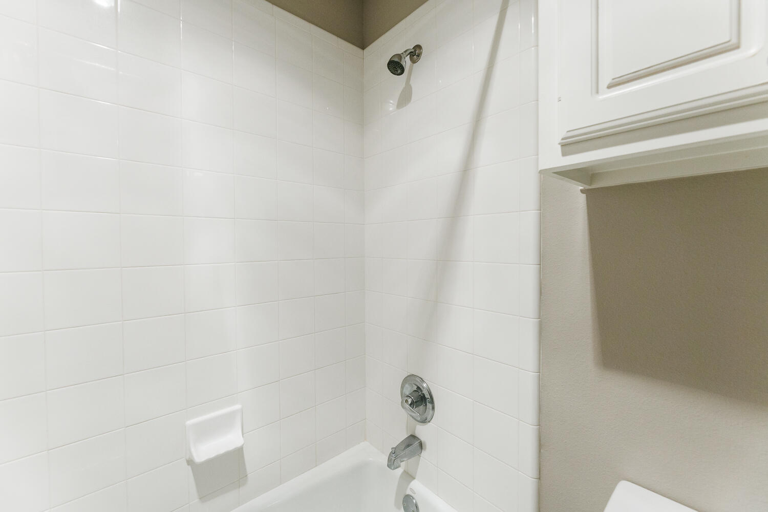 5504 101st Street Lubbock, TX 79424 - Photo 38 of 50 a bathroom with a bathtub