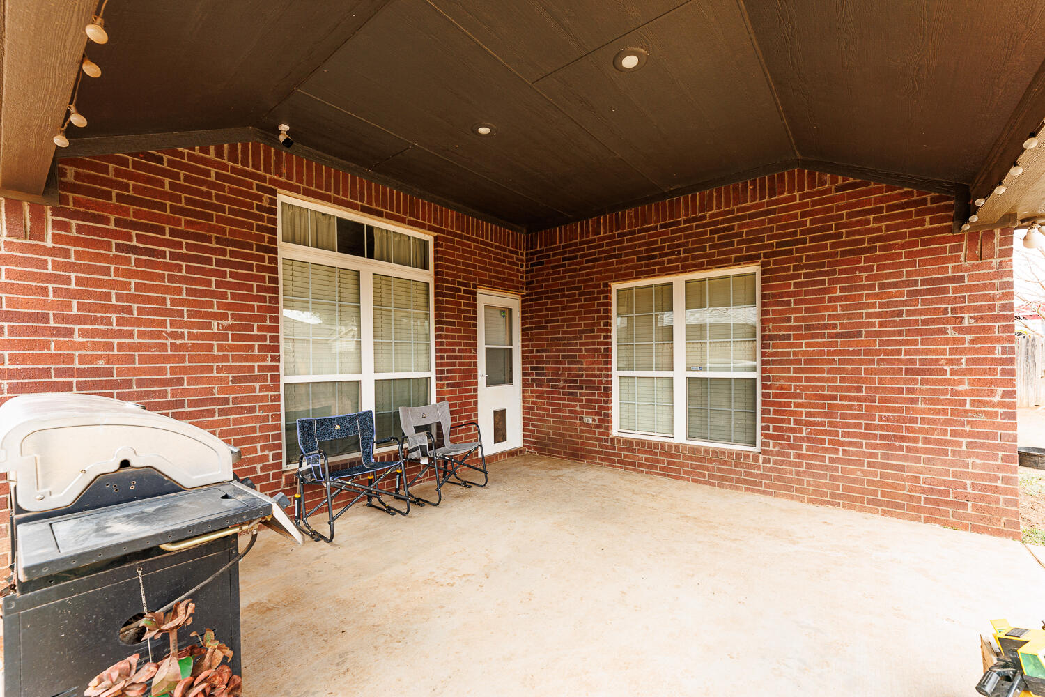 5504 101st Street Lubbock, TX 79424 - Photo 45 of 50 a view of a livingroom with a lounge chair