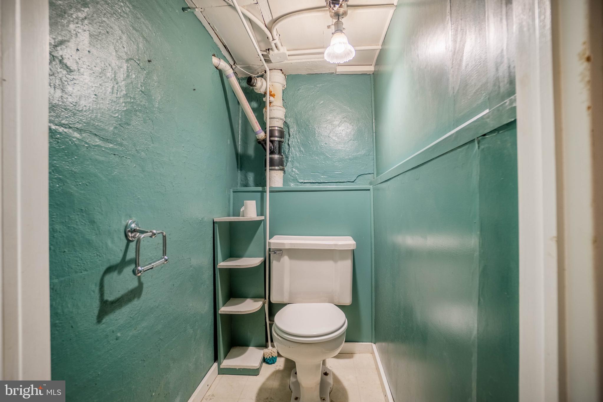 152 Glencoe Road Upper Darby, PA 19082 - Photo 34 of 48 Basement Half Bath