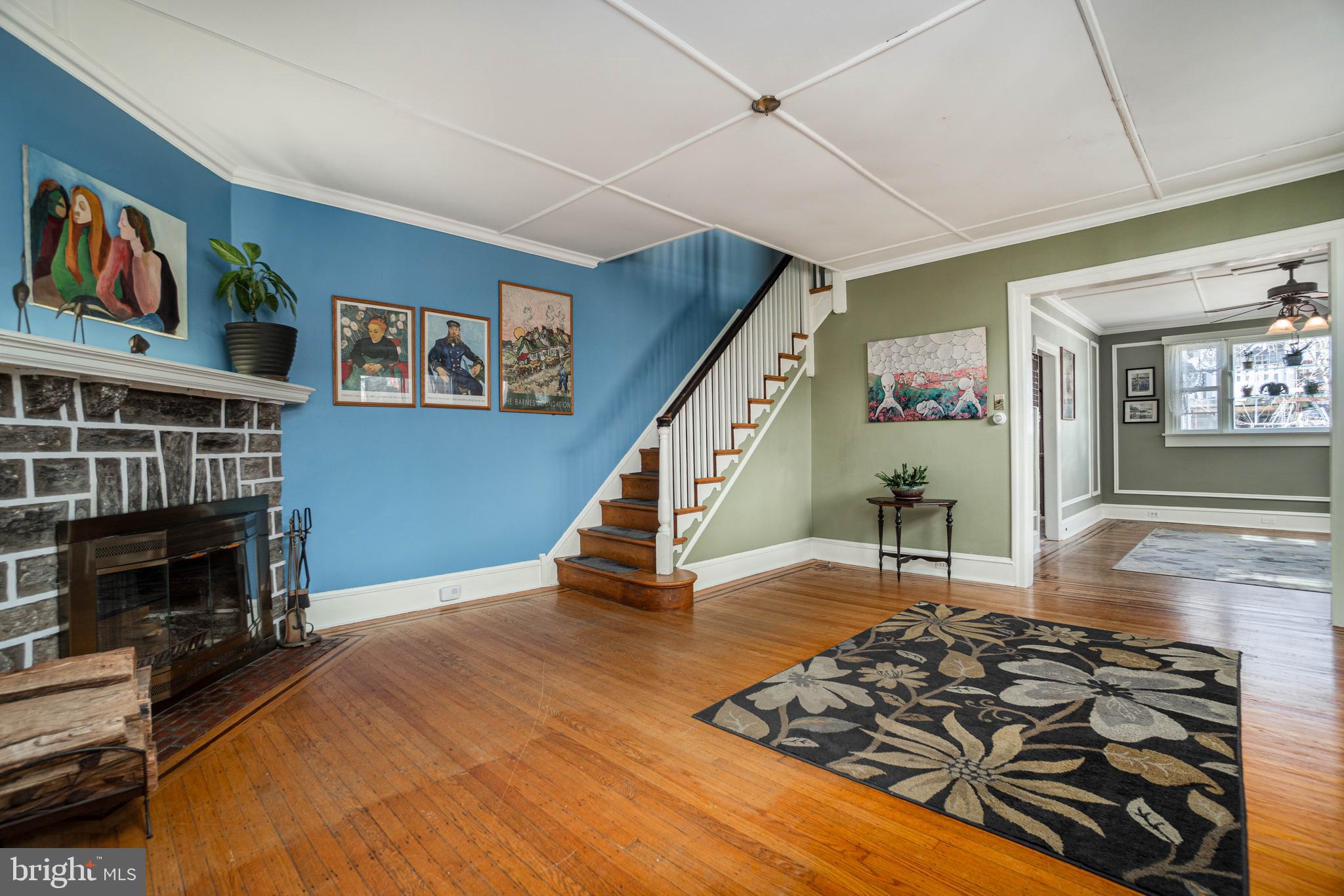 152 Glencoe Road Upper Darby, PA 19082 - Photo 9 of 48 Living Room