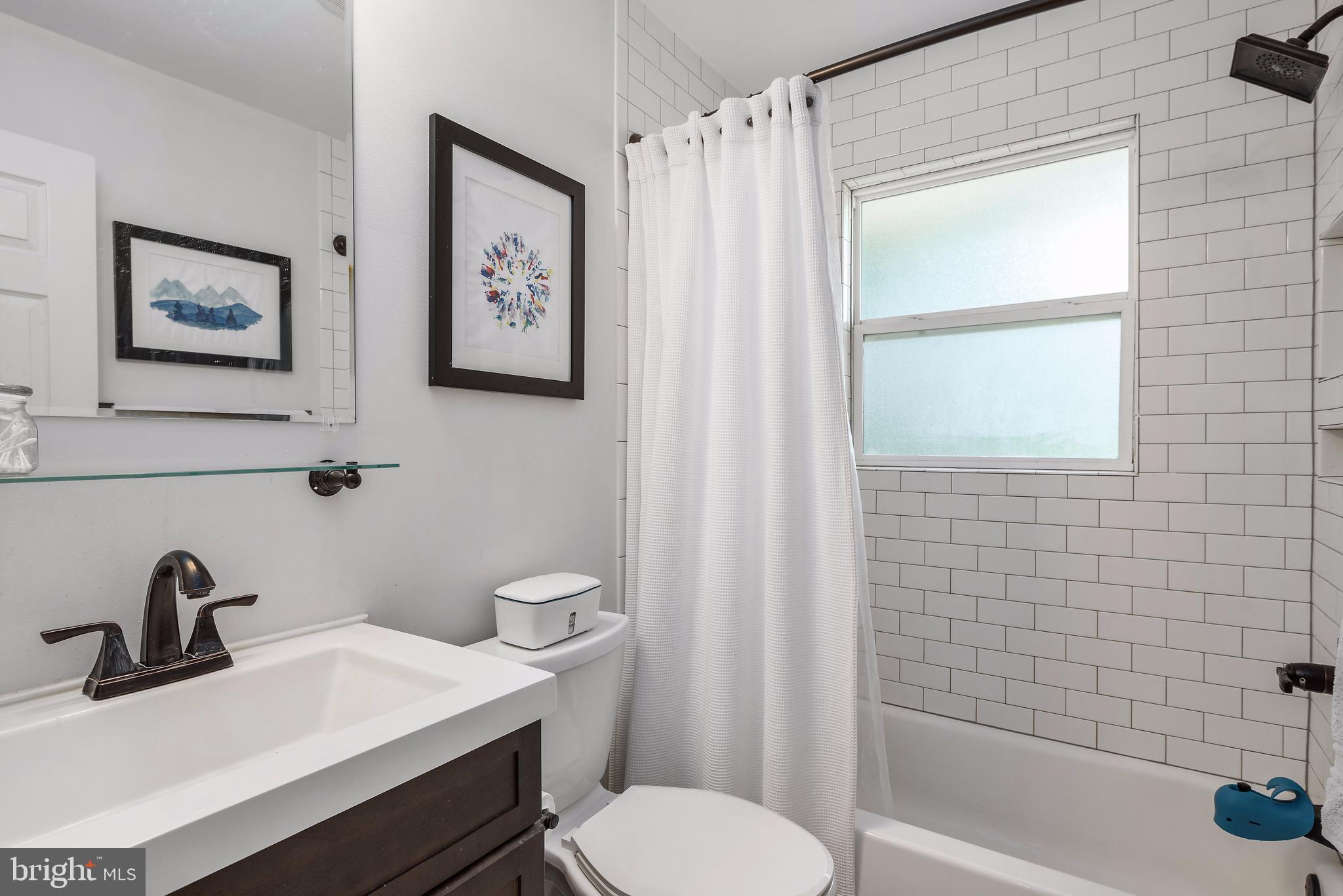 19253 Evergreen Mills Road Leesburg, VA 20175 - Photo 16 of 35 Bathroom (Main)