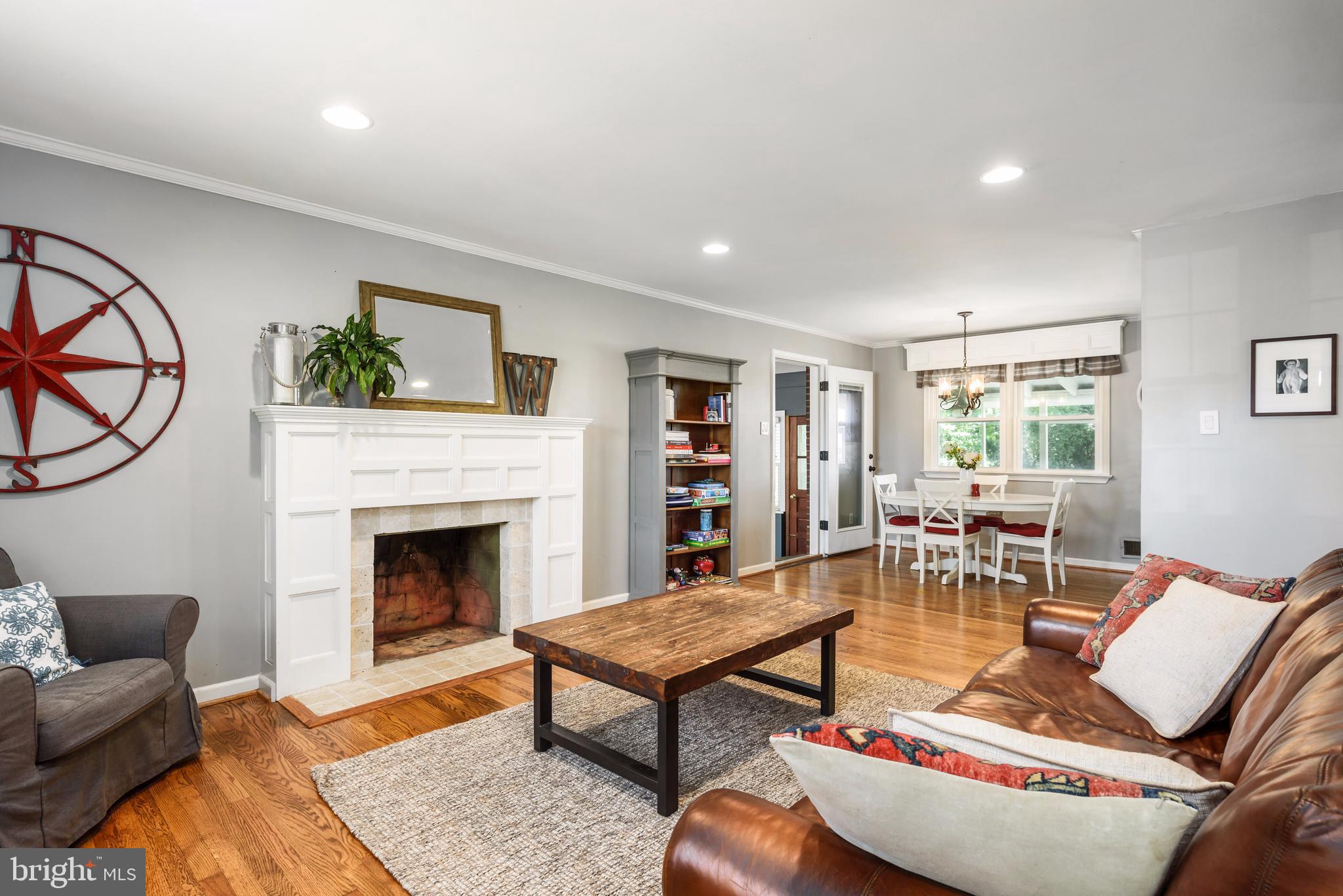 19253 Evergreen Mills Road Leesburg, VA 20175 - Photo 3 of 35 Living Room