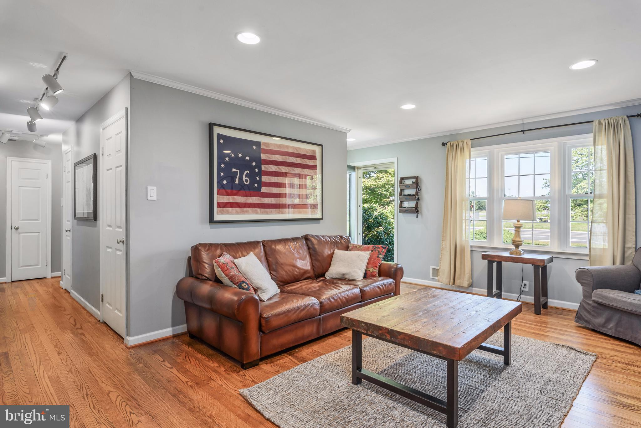 19253 Evergreen Mills Road Leesburg, VA 20175 - Photo 5 of 35 Living Room