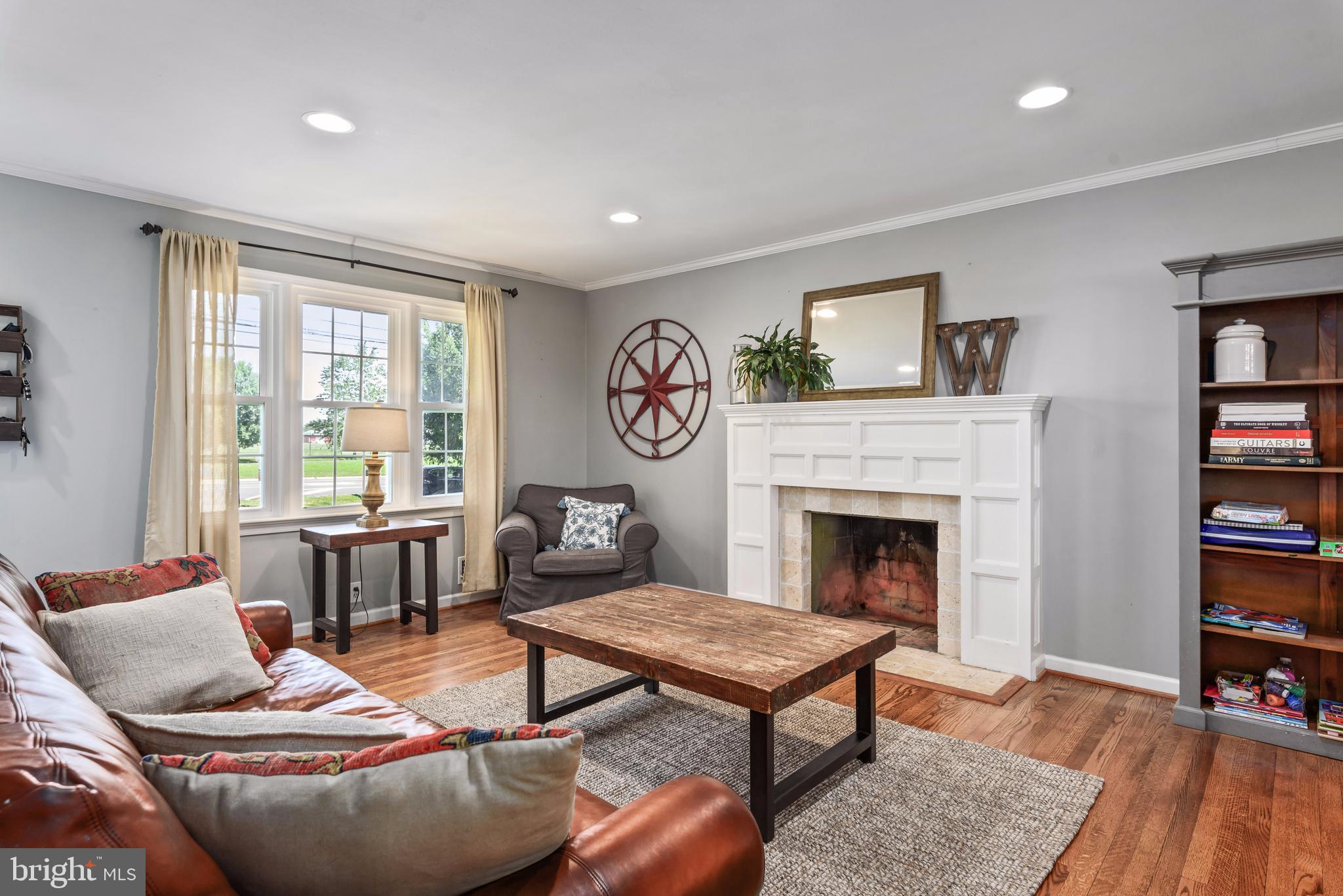 19253 Evergreen Mills Road Leesburg, VA 20175 - Photo 6 of 35 Living Room