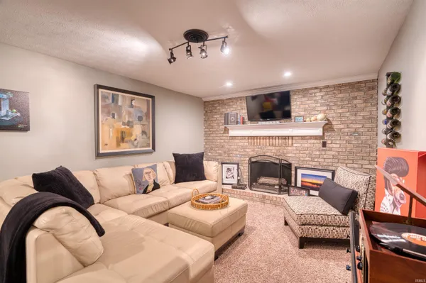 $599,900 | 4354 Ford Road, Mount Vernon, IN 47620