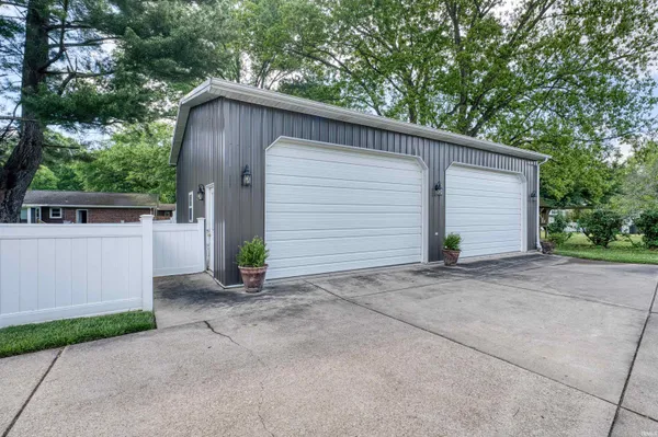 $599,900 | 4354 Ford Road, Mount Vernon, IN 47620