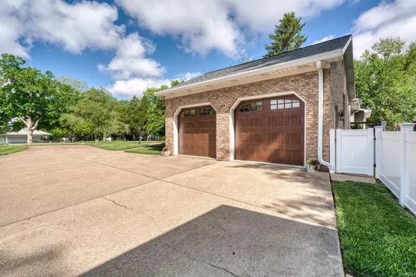$599,900 | 4354 Ford Road, Mount Vernon, IN 47620