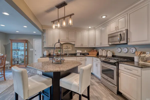 $599,900 | 4354 Ford Road, Mount Vernon, IN 47620