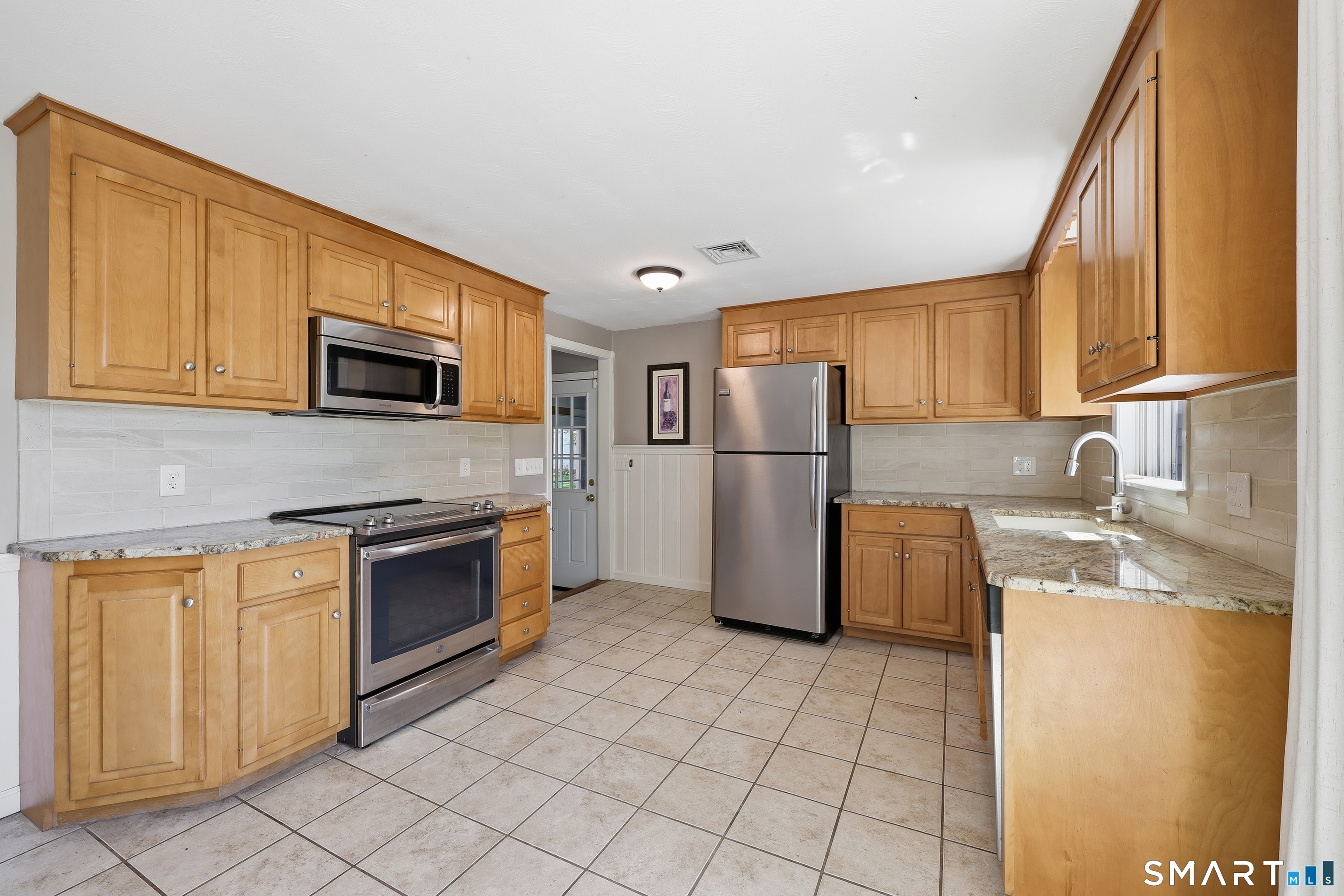 67 Countryside Lane Suffield, CT 06078 - Photo 14 of 38