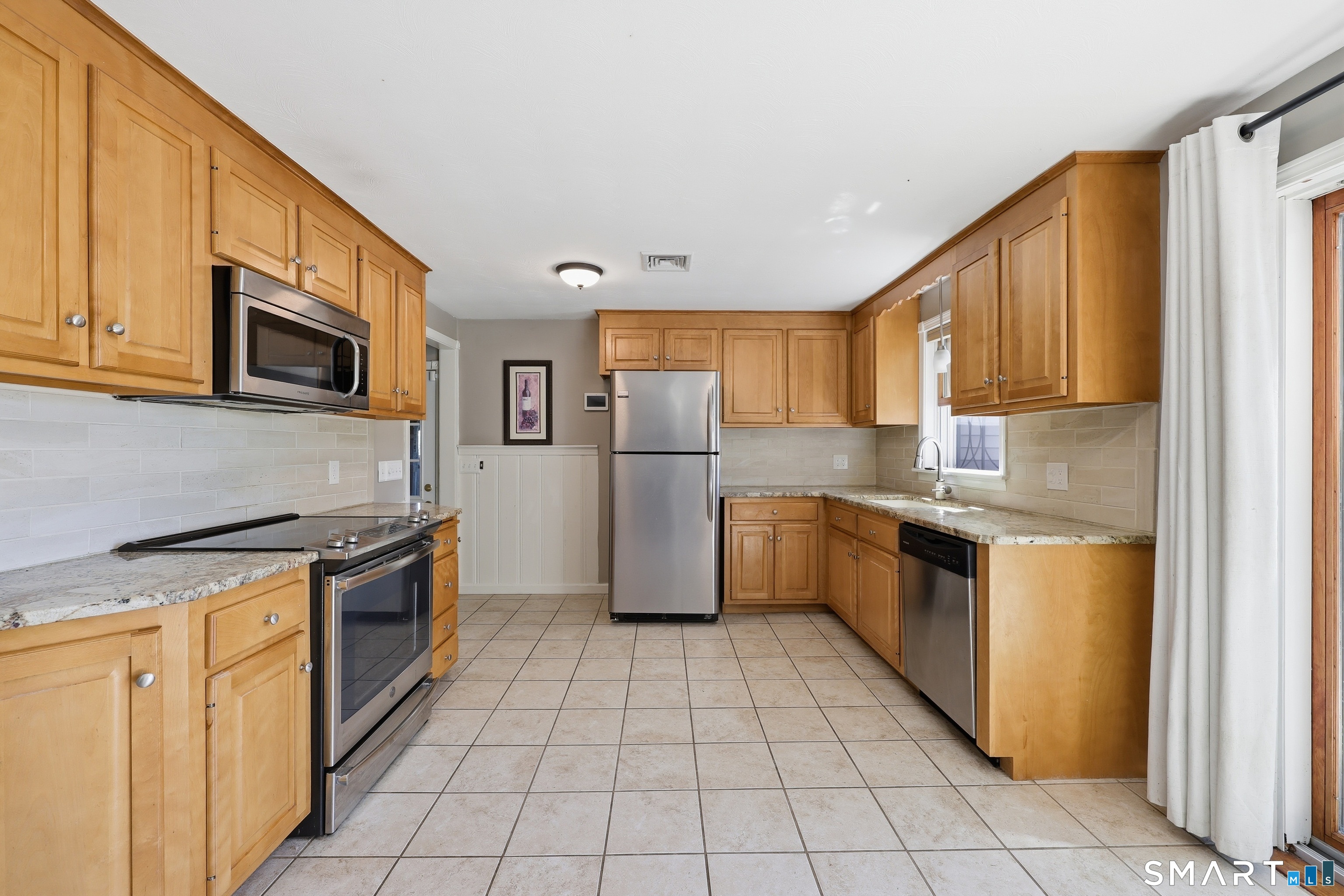 67 Countryside Lane Suffield, CT 06078 - Photo 15 of 38
