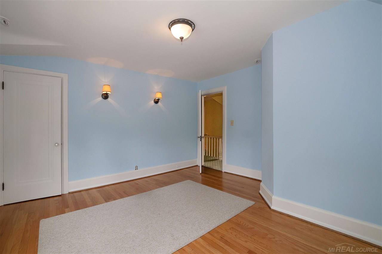 1387 Bishop Road Grosse Pointe, MI 48230 - Photo 25 of 40 31351789-24.JPG