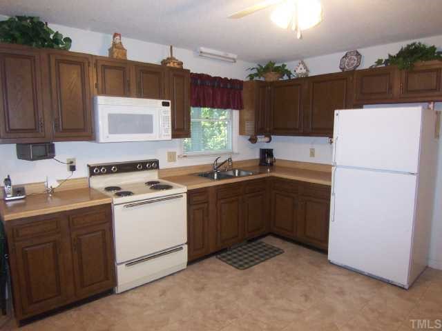 1000 Rand Road Garner, NC 27529 - Photo 4 of 12 Large Kitchen with neutral flooring.