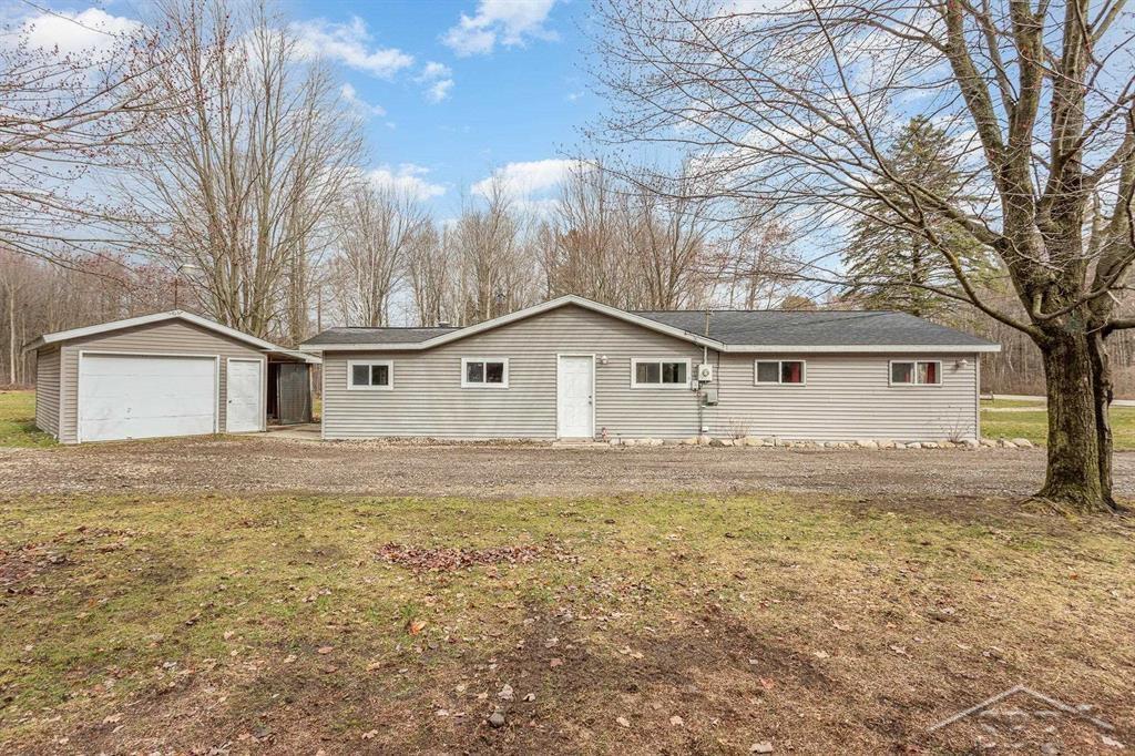 3060 South Patterson Road Midland, MI 48640 - Photo 2 of 32