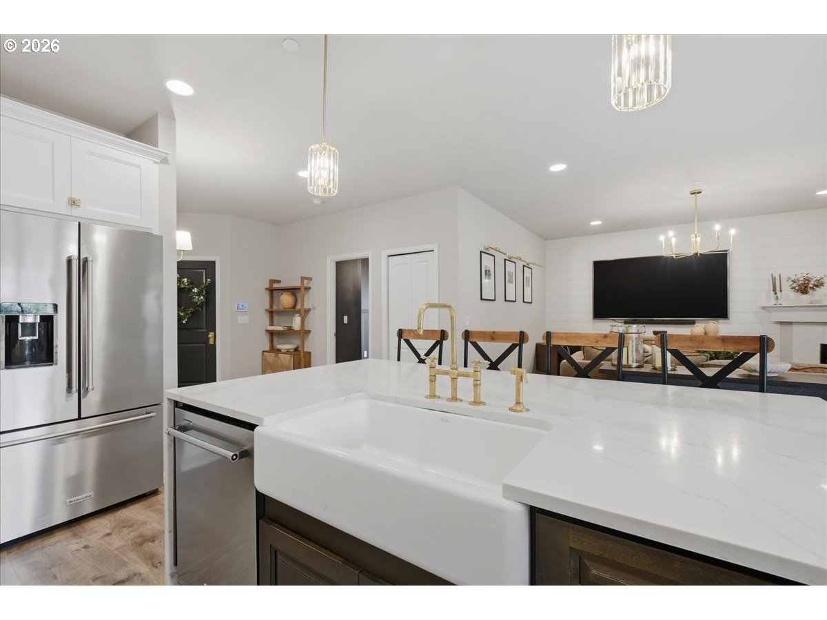7320 North 93rd Loop Camas, WA 98607 - Photo 12 of 36 Kitchen
