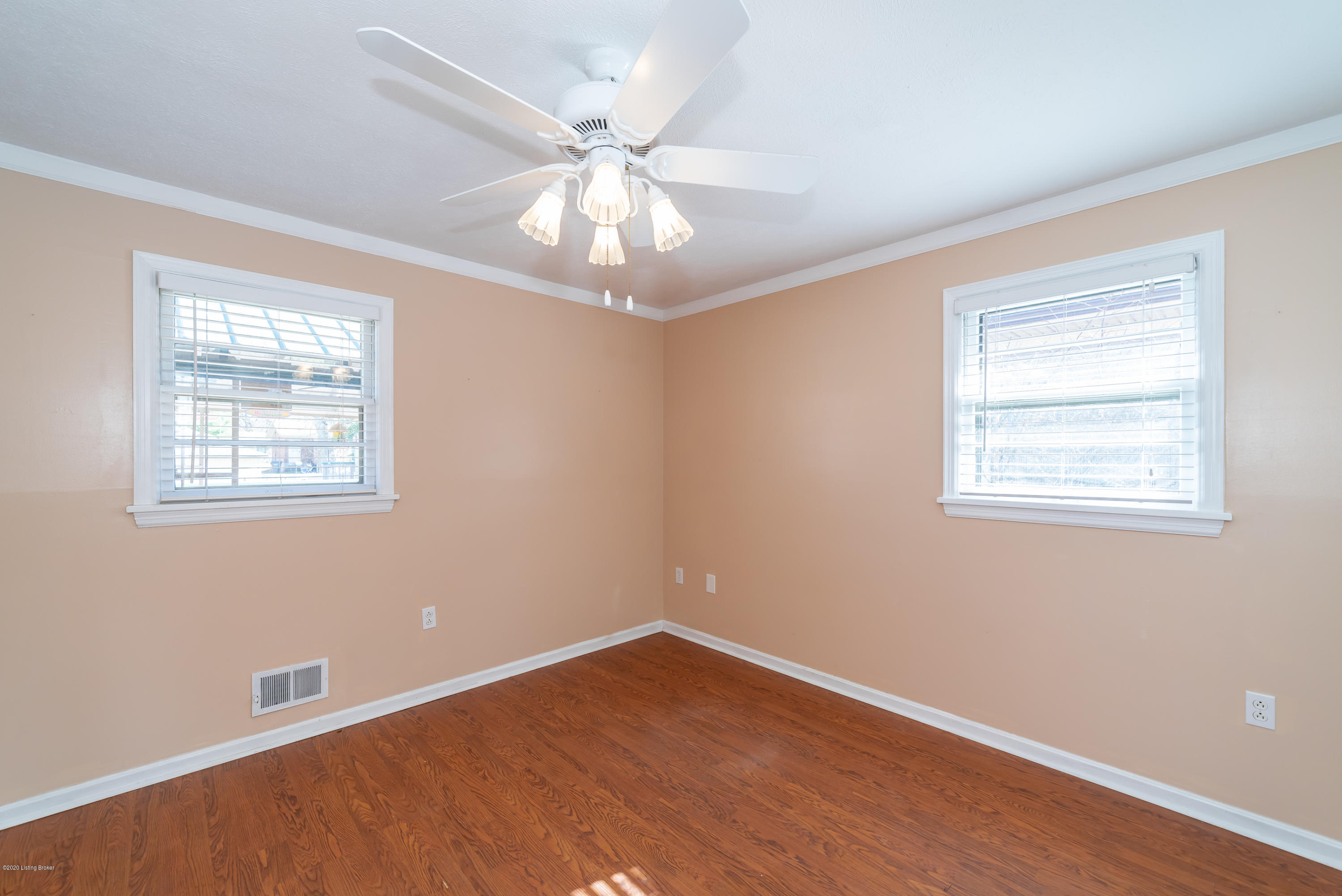7309 Ridan Way Louisville, KY 40214 - Photo 17 of 37 3rd Bedroom