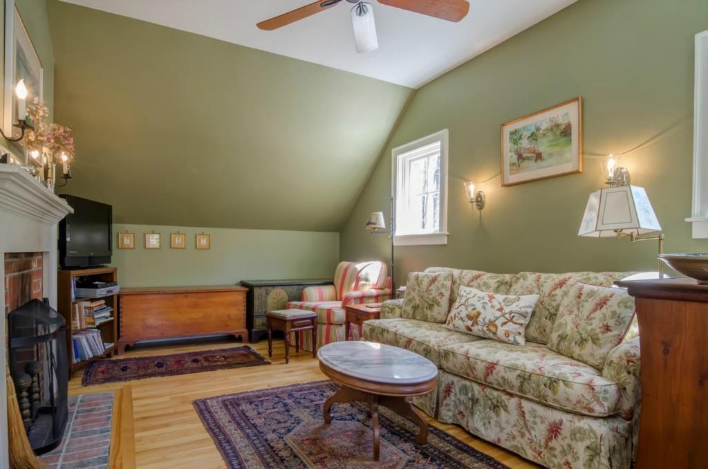 42 Valley Road Cumberland, ME 04021 - Photo 16 of 24 Bedroom sitting area