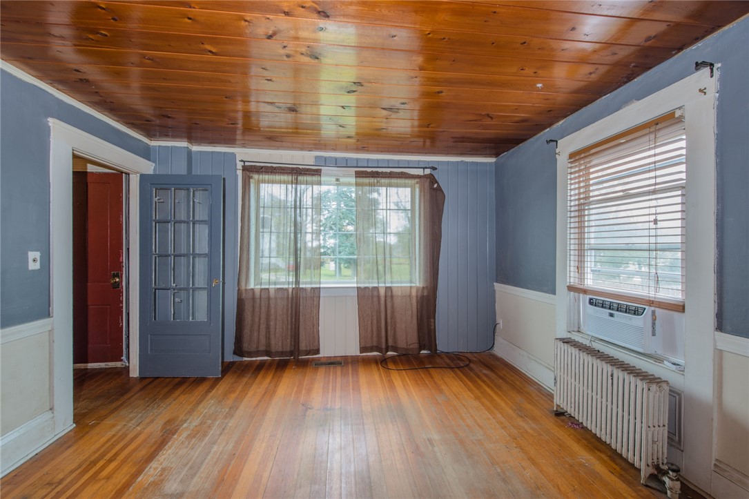 2944 East Main Road Portsmouth, RI 02871 - Photo 13 of 30 Living room