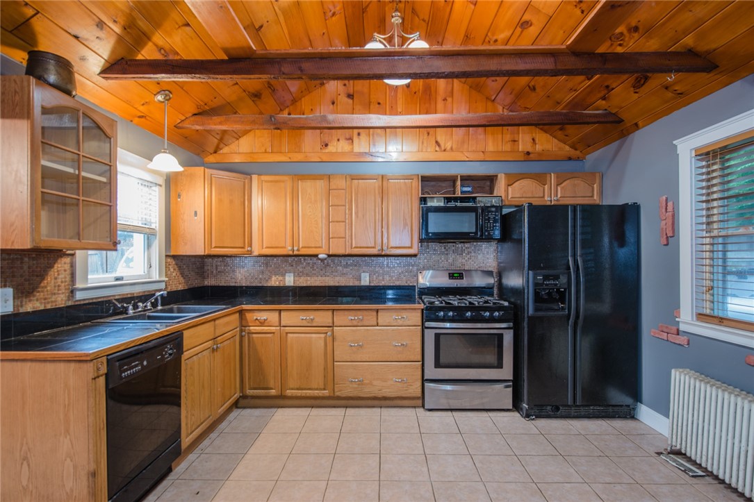 2944 East Main Road Portsmouth, RI 02871 - Photo 5 of 30 Kitchen, vaulted ceilings