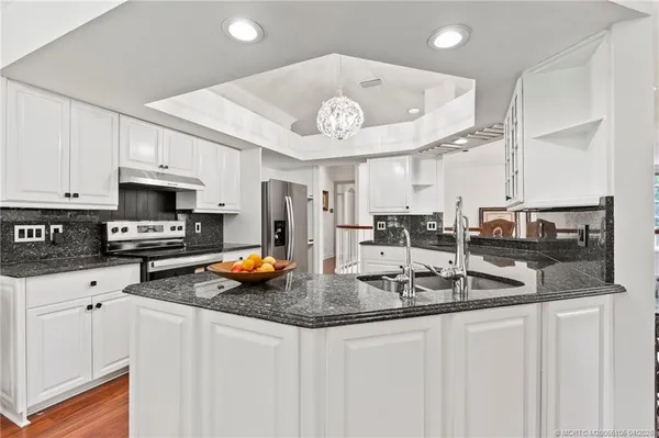 $1,950,000 | 6 Castle Hill Way, Stuart, FL 34996
